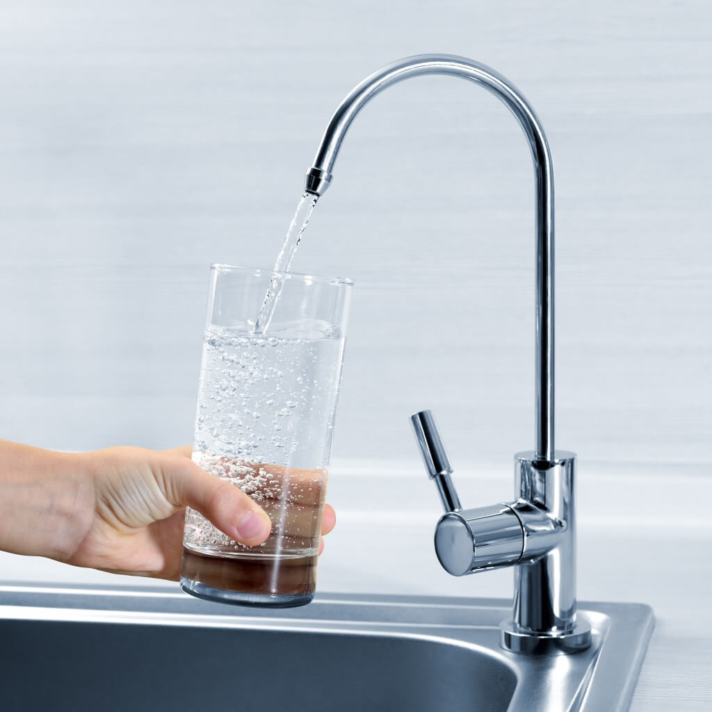 Lọc nước sạch tại nhà giúp bạn tiết kiệm chi phí và dễ dàng sử dụng